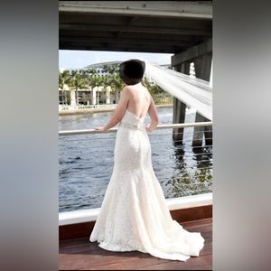 Bliss Monique Lhuillier lace wedding gown
